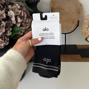 Alo unisex socks nwt
